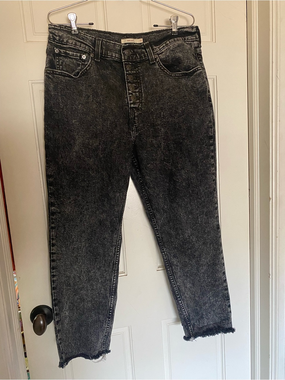 Levi’s Mom Jean Black Acid Wash Size 31